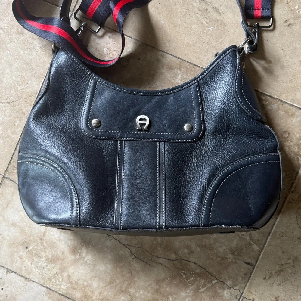 ETIENNE AIGNER ladies, black, leather handbag, preowned good condition clean